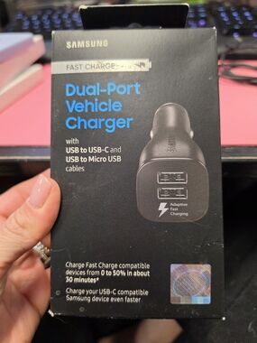 Samsung Dual-Port Vehicle Charger in Black